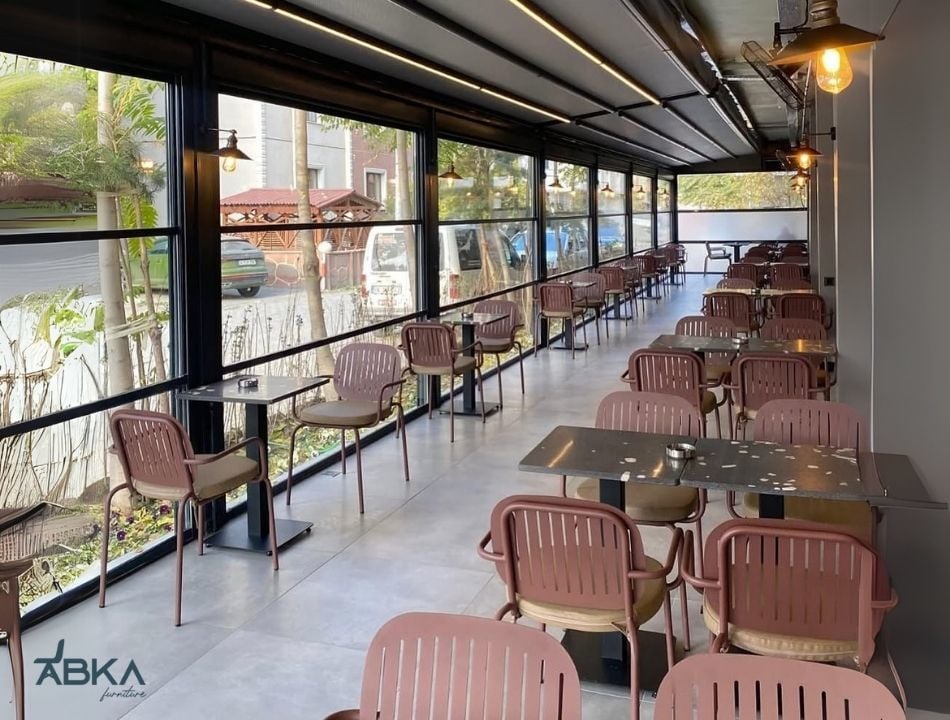 Restoranlar İçin En Dayanıklı Sandalyeler: Doğru Seçim İçin İpuçları